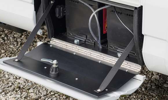 KNAUS SKY TI Exterieur - Von außen zugänglich: Die Aufbaubatterie
