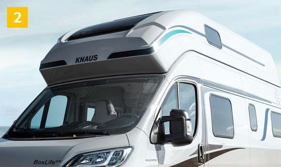 KNAUS Camper Van Exterieur – dynamisches GFK‐Hochdach mit markanter Linienführung und progressiver Beklebung