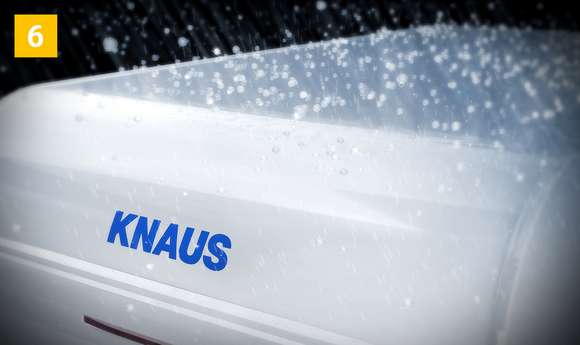 Teilintegrierte Reisemobile von KNAUS mit dem robusten High-Strength GFK-Dach