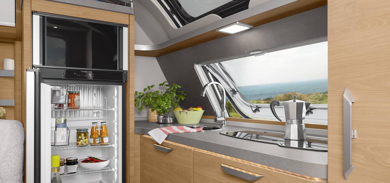 Panoramaküche im SÜDWIND - Wohnwagen Kompetenz KNAUS